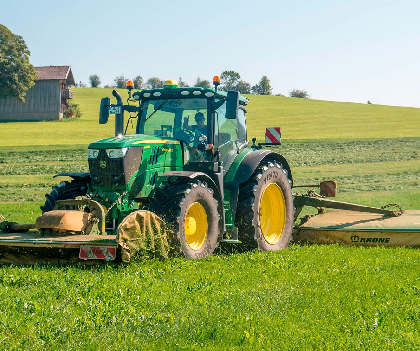 Der Fuhrpark auf dem Ferienhof Nägele in Seeg