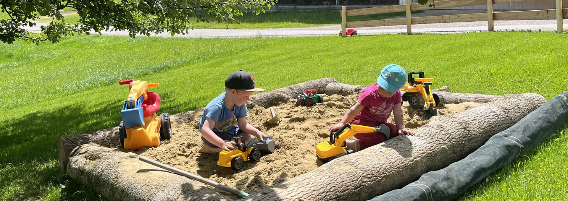 Großer, neuer Sandkasten am Ferienhof Nägele
