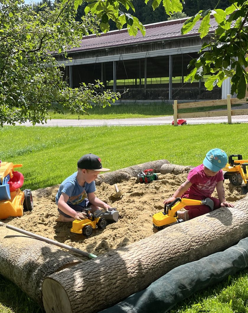 Großer, neuer Sandkasten am Ferienhof Nägele